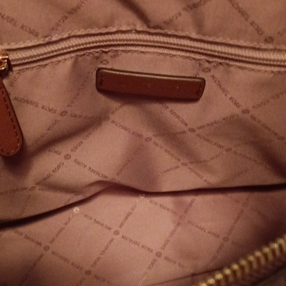 Authentic Michael Korse bag - Picture 2 of 4